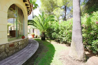 Villa mit Klimaanlagen und Pool