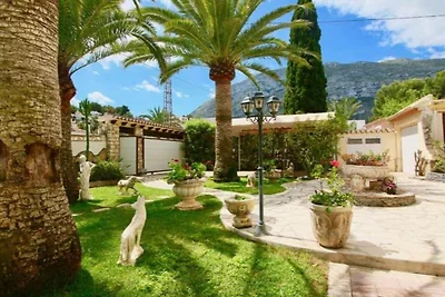 Villa mit Klimaanlagen und Pool