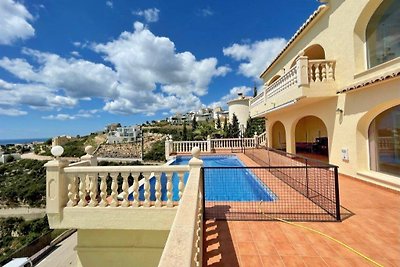 Villa mit Pool und Meerblick