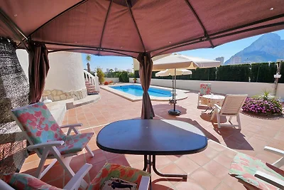 strandnahe Villa mit privatem Pool