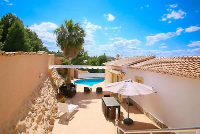 Meerblickvilla mit Pool