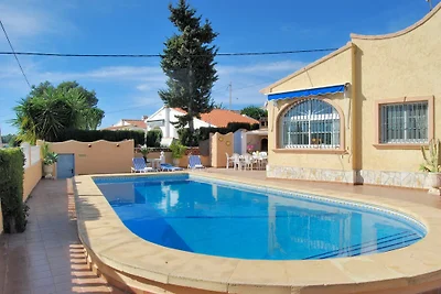 Haus mit besonders grossem Pool