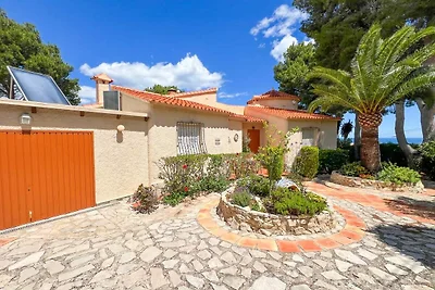 Villa mit Privatpool und Meerblick