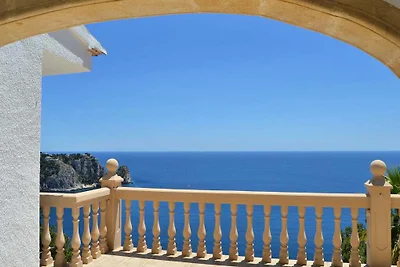 Villa in traumhafter Lage mit Pool