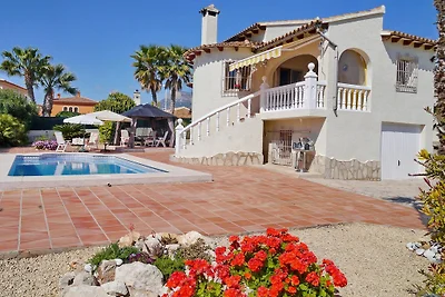 strandnahe Villa mit privatem Pool