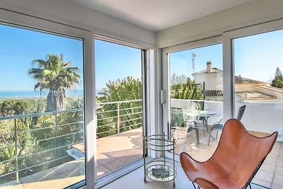 Meerblickvilla mit Pool