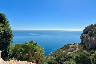 Villa con piscina e vista mare