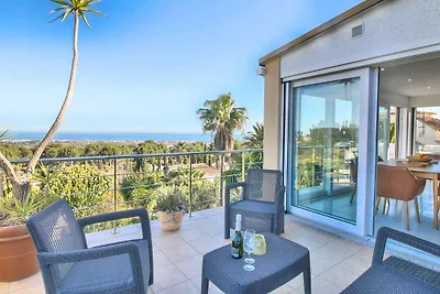 Meerblickvilla mit Pool