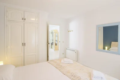 Villa mit Privatpool in Stadtnähe