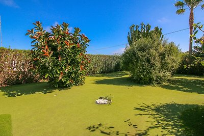 Villa mit Privatpool und Minigolf