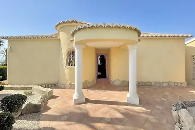 Villa con piscina e vista mare