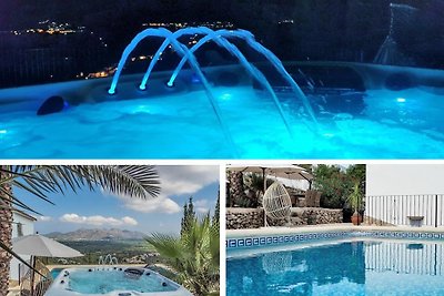 Villa mit Pool und Jacuzzi