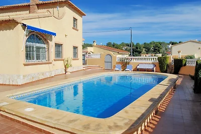 Haus mit besonders grossem Pool