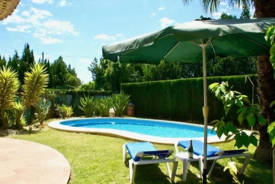 Haus mit Privatpool nahe dem Strand