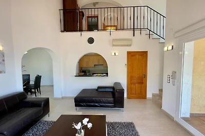 Villa in Panoramalage mit Pool