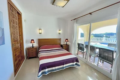 Villa - fantastische Aussicht mit Pool