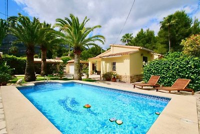 Villa mit Klimaanlagen und Pool