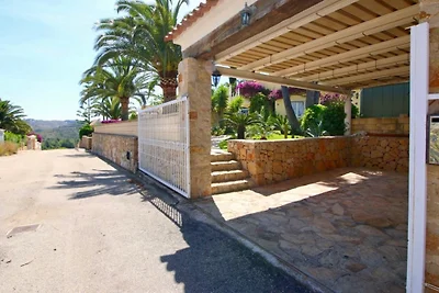 Villa mit Klimaanlagen und Pool