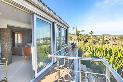 Meerblickvilla mit Pool