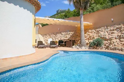 Meerblickvilla mit Pool