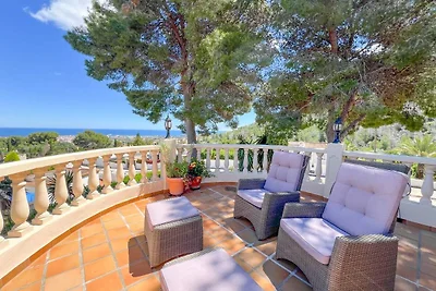 Villa mit Privatpool und Meerblick