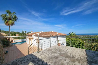 Meerblickvilla mit Pool