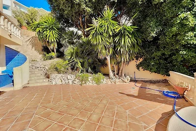 Villa con piscina e vista mare