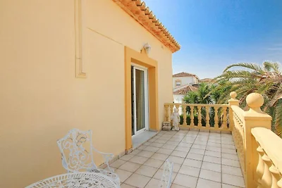 Villa mit Pool  nahe dem Sandstrand