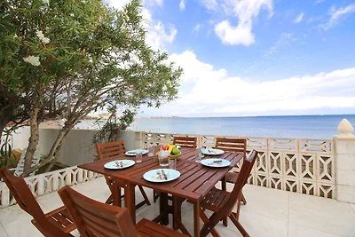Villa con piscina direttamente sulla spiaggia di sabbia