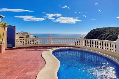 Villa - fantastische Aussicht mit Pool