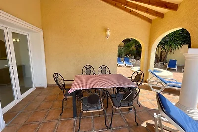 Villa in Panoramalage mit Pool