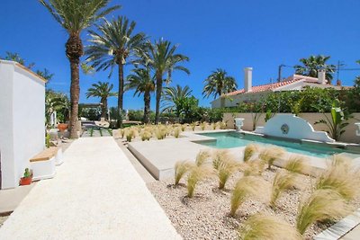 Villa in vorderster Strandlinie