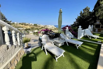 Meerblick - Panoramavilla mit Pool