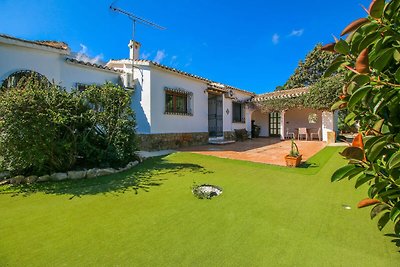 Villa mit Privatpool und Minigolf