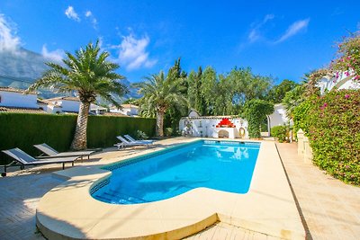 Villa mit Privatpool und Minigolf