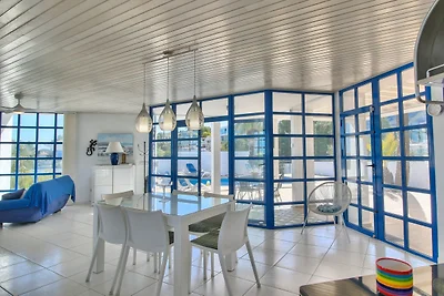 moderne Villa mit schönem Meerblick