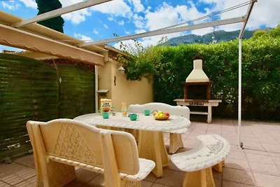 Villa mit Klimaanlagen und Pool