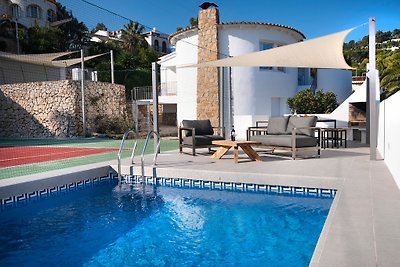 Villa avec piscine privée et tennis