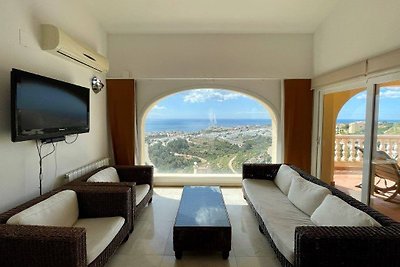 Villa mit Pool und Meerblick