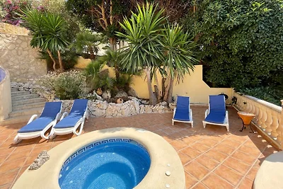 Villa in Panoramalage mit Pool