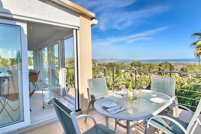 Meerblickvilla mit Pool