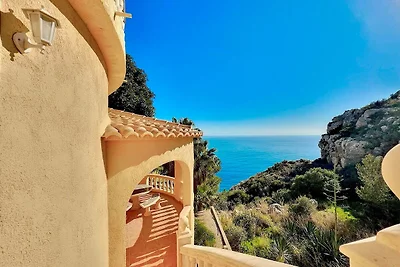 Villa con piscina e vista mare