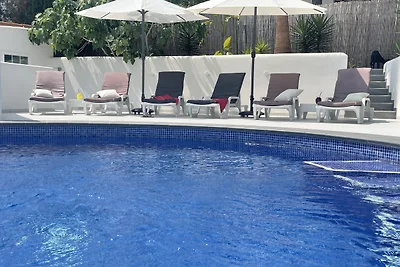 trandnahe Privatvilla mit Pool