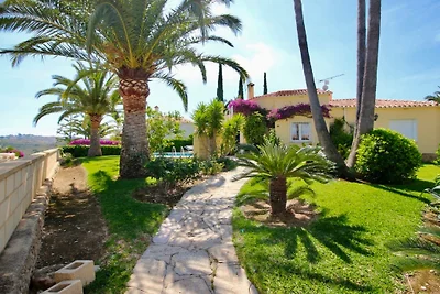 Villa mit Klimaanlagen und Pool