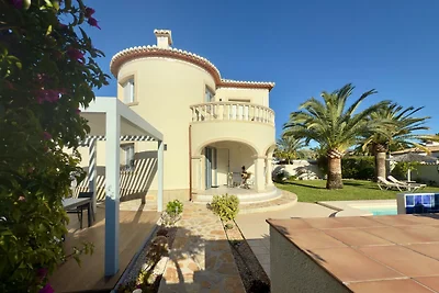 Villa mit besonders großem Pool