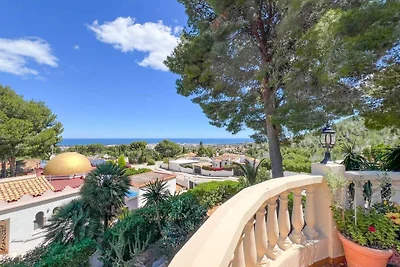 Villa mit Privatpool und Meerblick