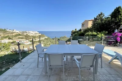 Meerblick - Panoramavilla mit Pool