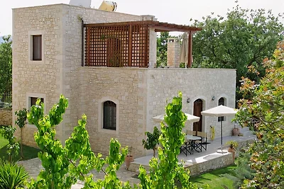 Villa in pietra naturale Sifina, con piscina
