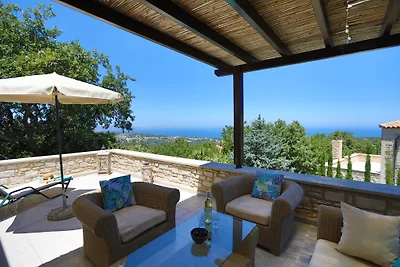 Villa in pietra naturale Sifina, con piscina