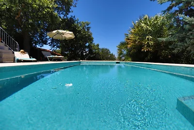 Villa in pietra naturale Sifina, con piscina